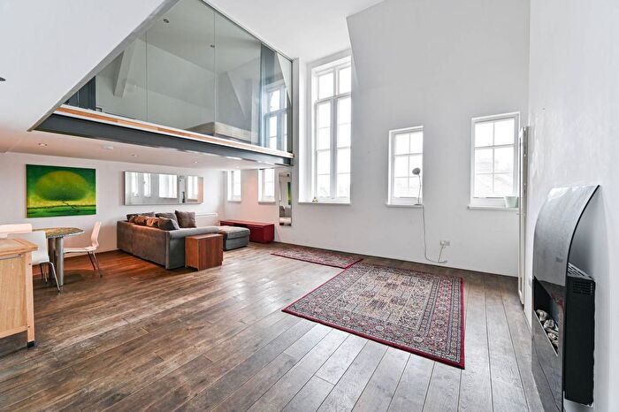 3 Bedroom Flat To Rent In Reed Place, Clapham High Street, London, SW4
