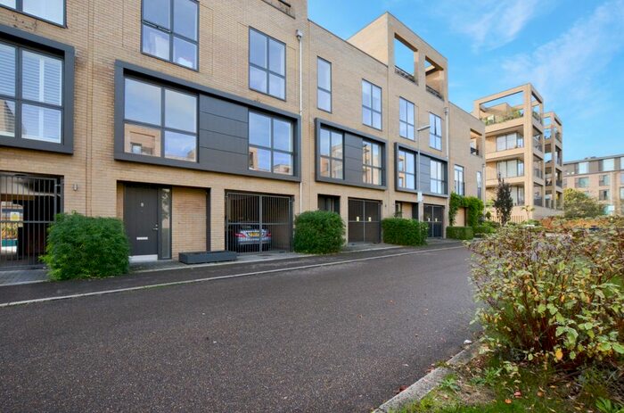 3 Bedroom Town House To Rent In Whitelocks Drive, Trumpington, Cambridge, CB2