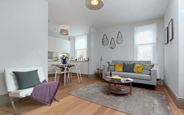 2 Bedroom Flat To Rent In Goodge Street, Fitzrovia, London, W1T