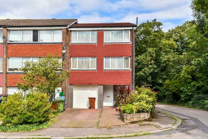 4 Bedroom End Of Terrace House To Rent In Beaulieu Close, London, SE5