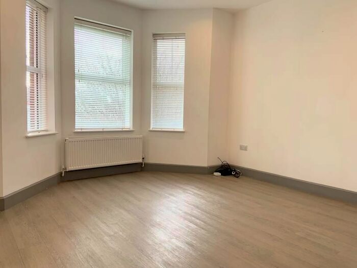 2 Bedroom Flat To Rent In London Road, Camberley GU15