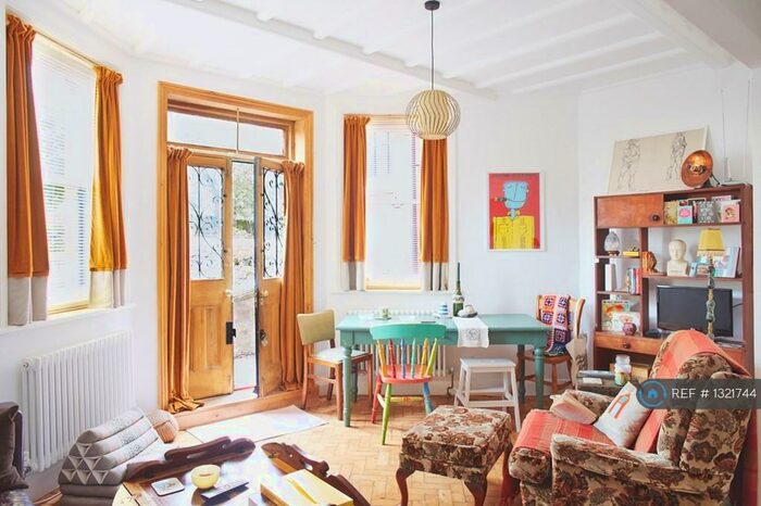 2 Bedroom Flat To Rent In Seymour Villas, Anerley, SE20