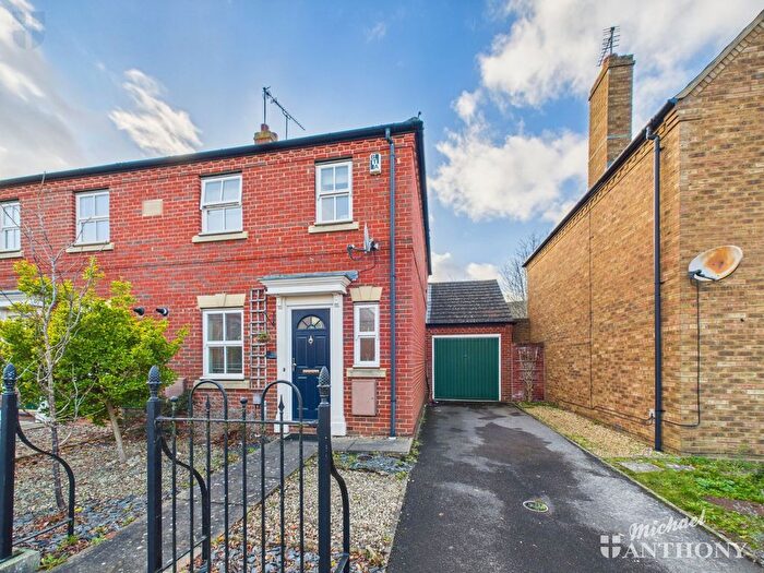 3 Bedroom Semi-Detached House For Sale In Sandhill Way, Aylesbury, Buckinghamshire, HP19