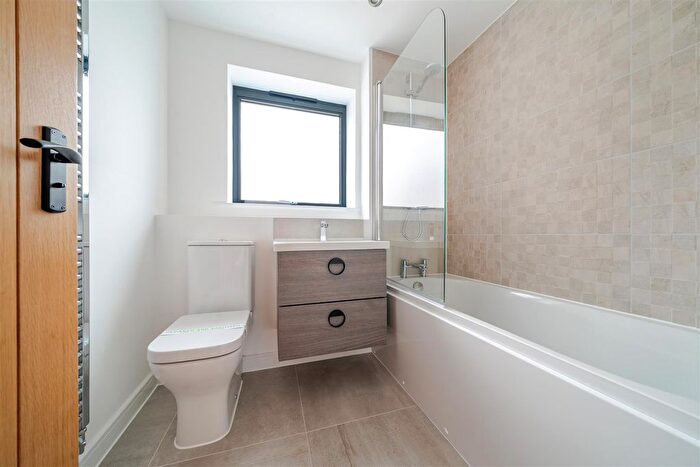2 Bedroom End Of Terrace House To Rent In Bridgewater Close, Nottingham, NG2