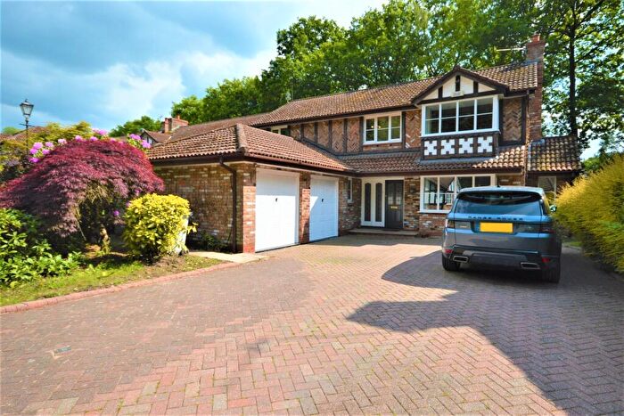 4 Bedroom Detached House To Rent In Woodside Lane, Poynton, SK12