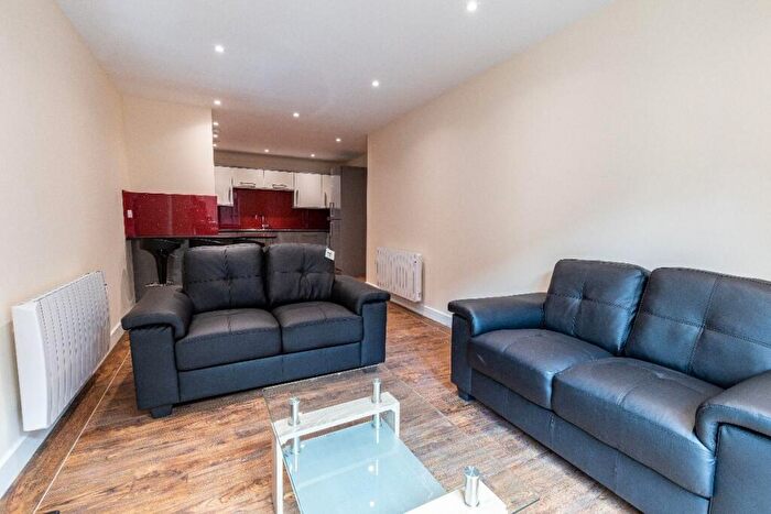 3 Bedroom Flat To Rent In Long Line, Sheffield, S17