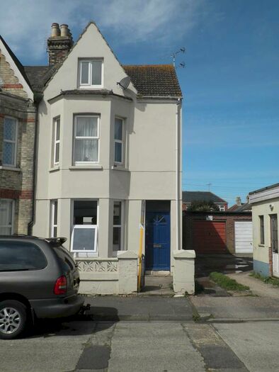 1 Bedroom Flat To Rent In Bayford Road, Littlehampton, BN17