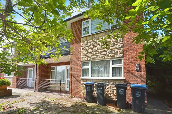 2 Bedroom Flat For Sale In Luton Avenue, Broadstairs, CT10