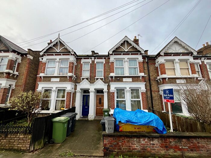 2 Bedroom Flat For Sale In B Ringstead Road, Catford, London, SE6