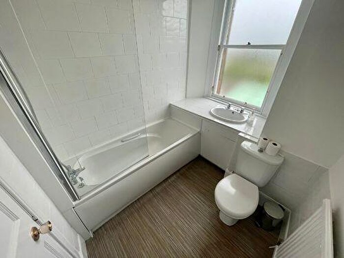 1 Bedroom Flat To Rent In Townhall Street, Inverkeithing, KY11