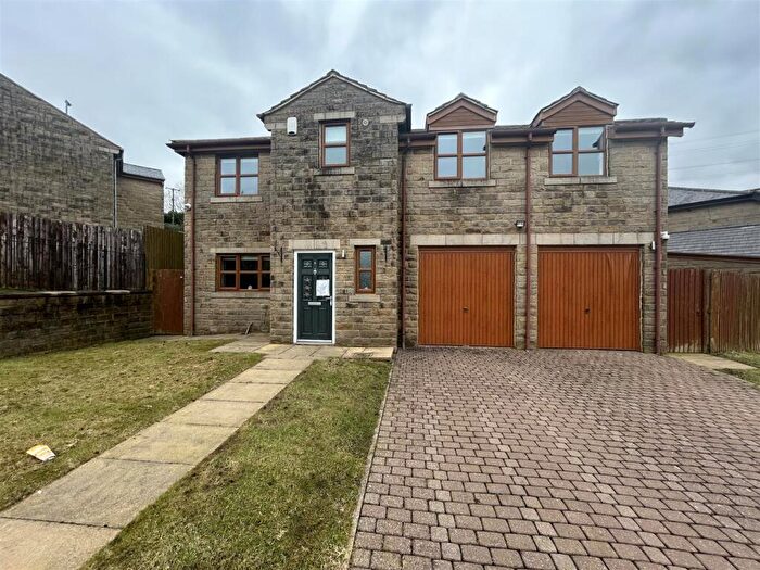 5 Bedroom Detached House For Sale In Chimes Court, Grotton, Oldham, OL4