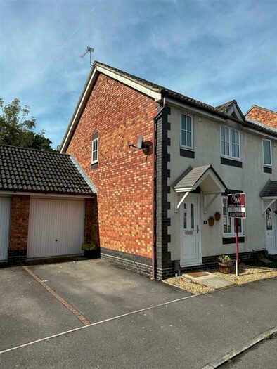 2 Bedroom End Of Terrace House To Rent In Rosemary Gardens, Whiteley, PO15