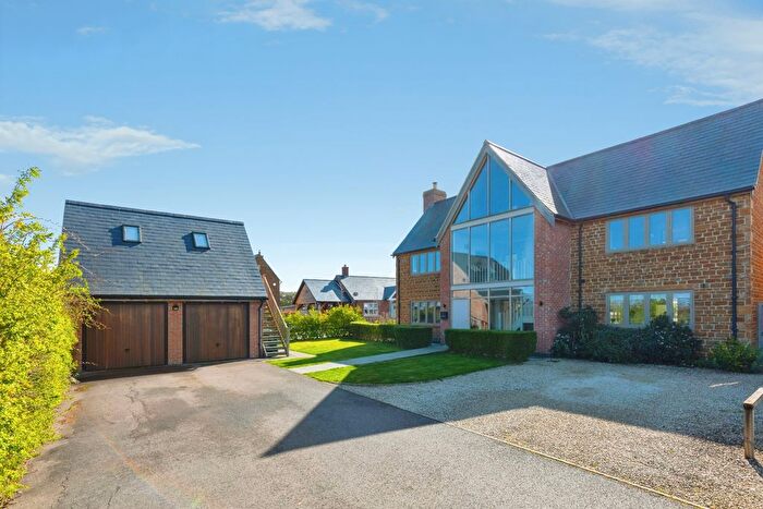 4 Bedroom Detached House For Sale In Top Street, Southam, CV47