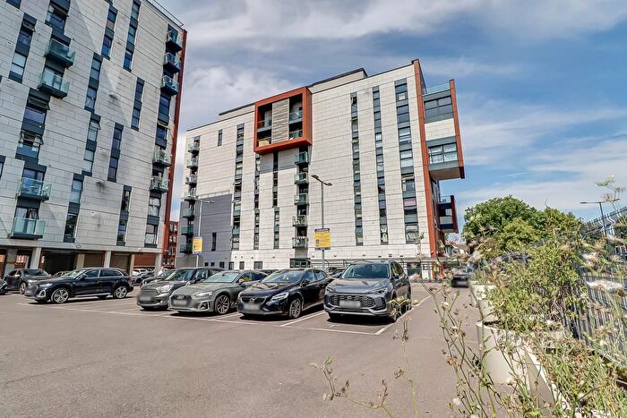 2 Bedroom Flat For Sale In Richmond House, Victoria Avenue, Southend-On-Sea, SS2