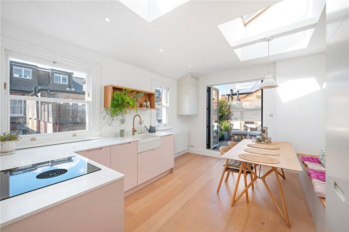 2 Bedroom Maisonette For Sale In Shandon Road, London, SW4