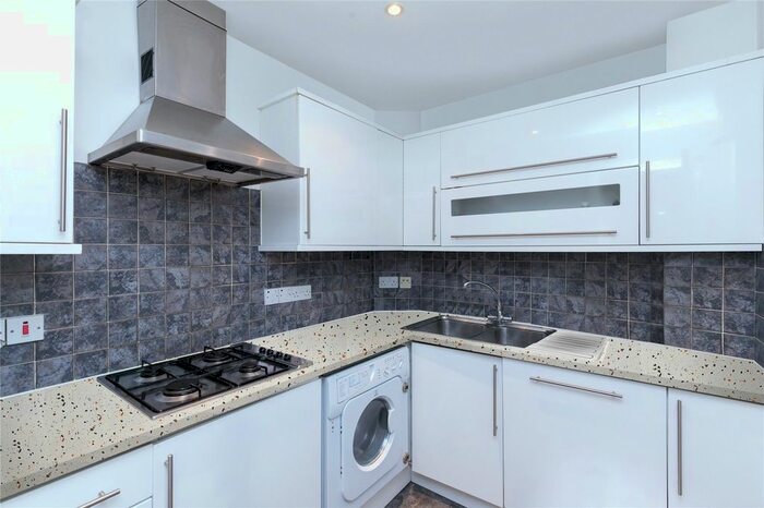 1 Bedroom Flat To Rent In Chamberlain House, Westminster Bridge Road, SE1