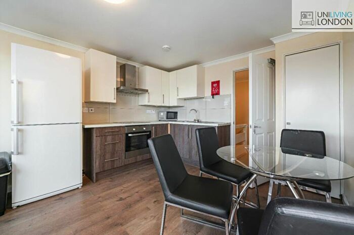 4 Bedroom Flat To Rent In Prichard Court, Holloway, N7