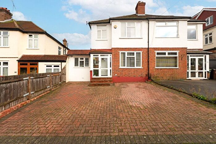 3 Bedroom Detached House For Sale In Waverley Avenue, Sutton, SM1