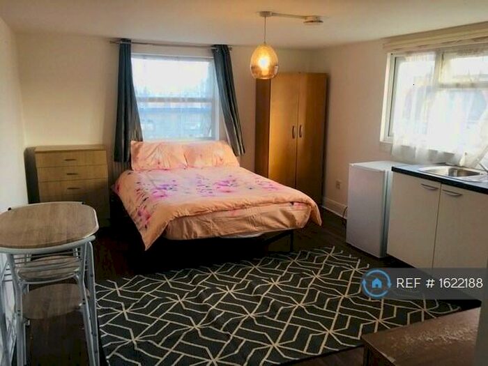 Studio To Rent In St. Pauls Road, London, N17