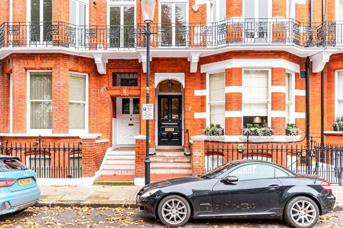 2 Bedroom Flat To Rent In Egerton Gardens, Knightsbridge, London, SW3