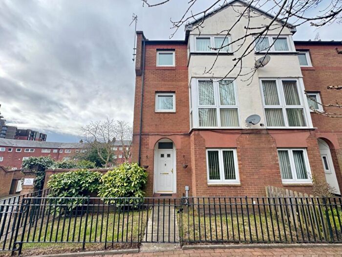 3 Bedroom Town House To Rent In Alfred Mews, L1