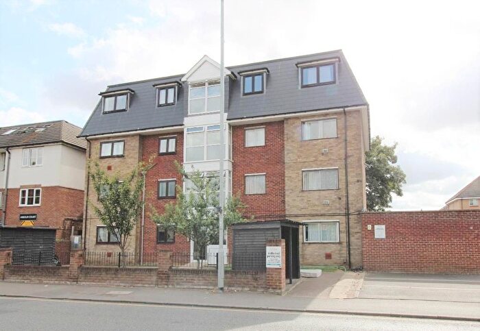 2 Bedroom Flat For Sale In High Street, Harlington, UB3
