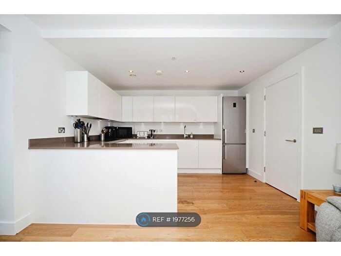 3 Bedroom Maisonette To Rent In Hancock House, London, SE18