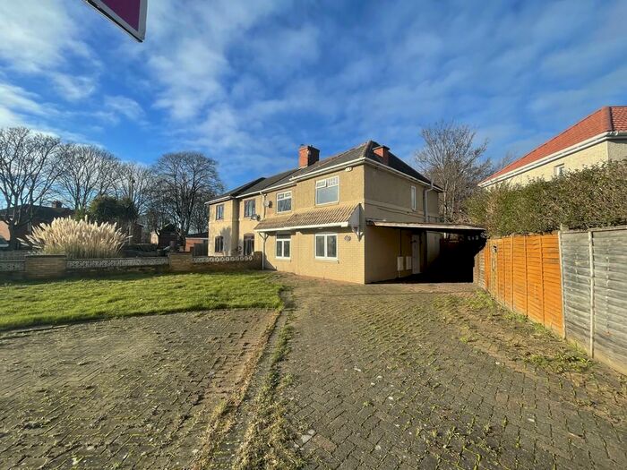 3 Bedroom Semi-Detached House To Rent In Smith Street, Doncaster, DN4