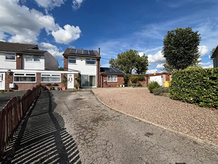 5 Bedroom Link Detached House For Sale In Villa Mount, Wyke, Bradford, BD12