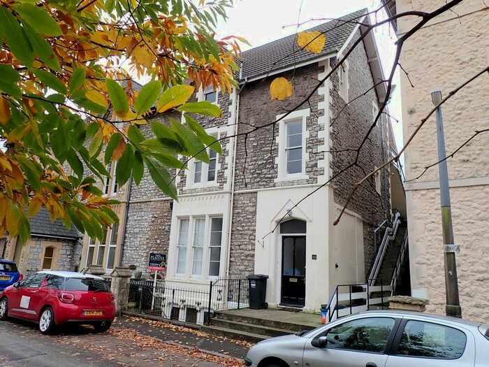 2 Bedroom Flat To Rent In Shrubbery Avenue, Weston-Super-Mare BS23