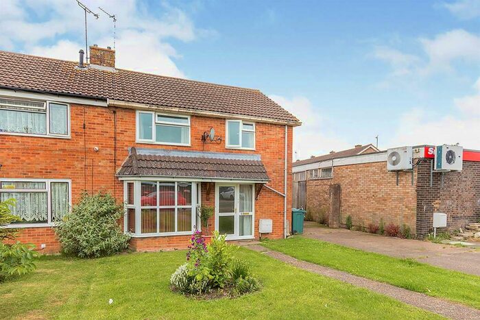 3 Bedroom House To Rent In St. Peters Avenue, Aylesbury, HP19