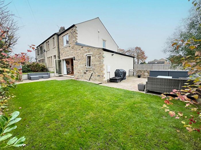 5 Bedroom Semi-Detached House For Sale In Cross Lane, Stocksmoor, HD4