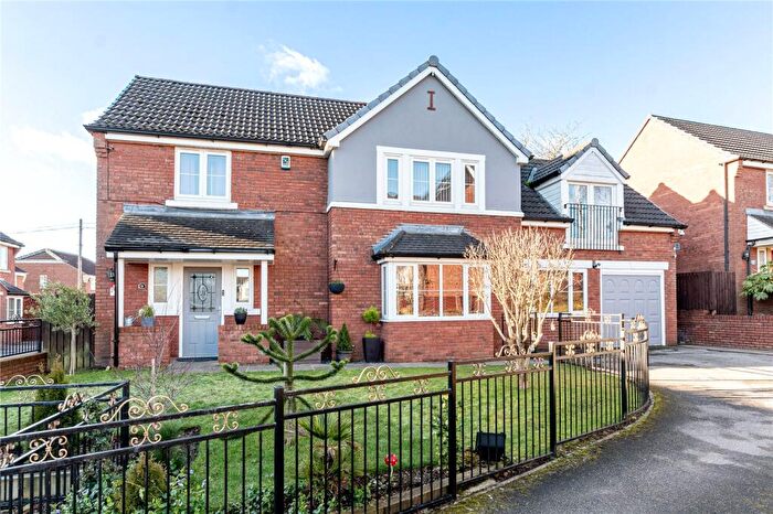 5 Bedroom Detached House For Sale In Chestnut View, Morley, Leeds, West Yorkshire, LS27