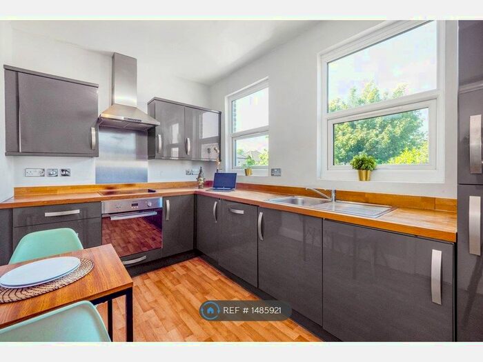 3 Bedroom Flat To Rent In Croydon Road, SE20