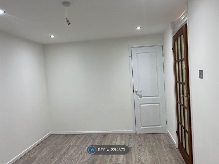 3 Bedroom End Of Terrace House To Rent In Siviter Way, Dagenham, RM10