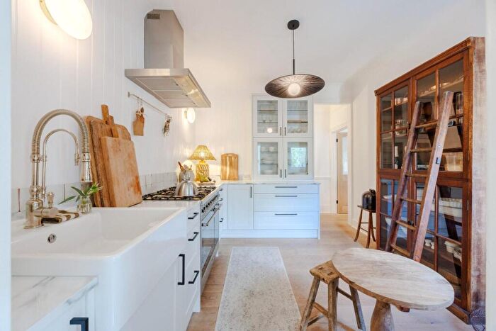 1 Bedroom Flat For Sale In Rockleigh Avenue, Leigh-On-Sea, SS9