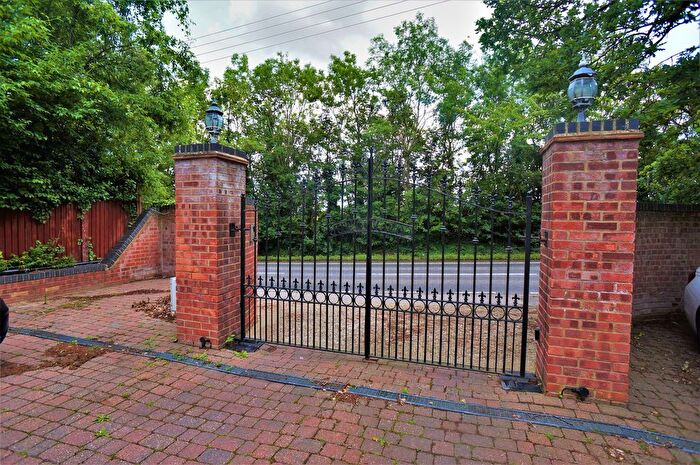 4 Bedroom Detached House To Rent In New Barn Road, Longfield, DA3