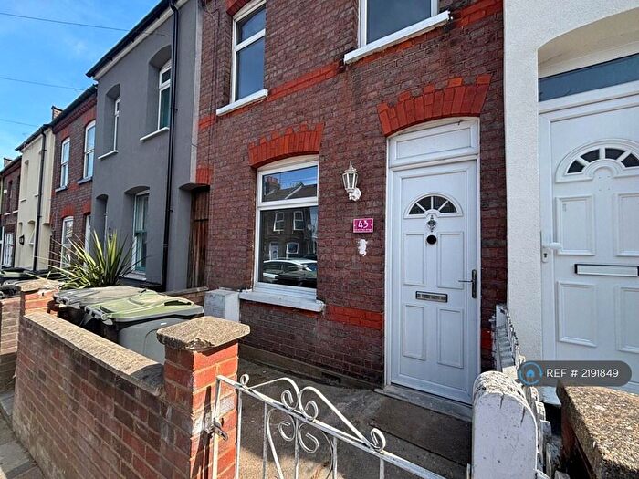 2 Bedroom Terraced House To Rent In St. Peters Road, Luton, LU1