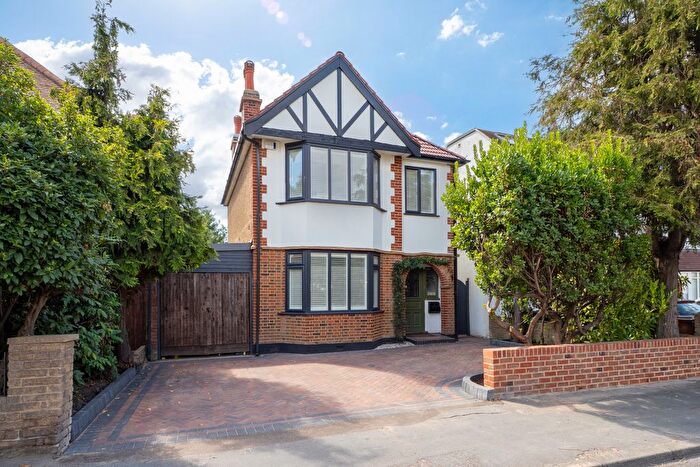 3 Bedroom Detached House For Sale In Worcester Park, Uk, KT4