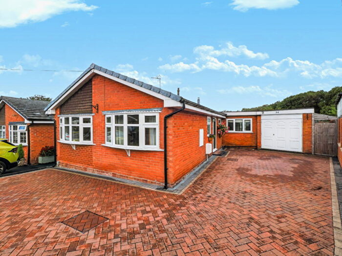 3 Bedroom Detached Bungalow For Sale In Herondale Road, Wollaston, Stourbridge, West Midlands, DY8