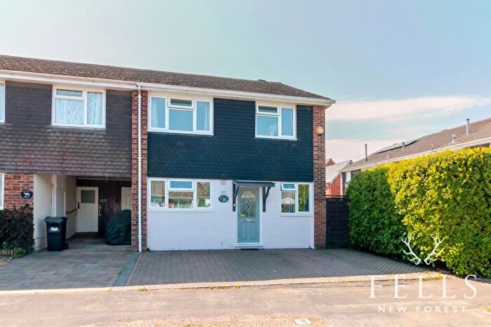 4 Bedroom End Of Terrace House For Sale In Hightown Gardens, Ringwood, BH24