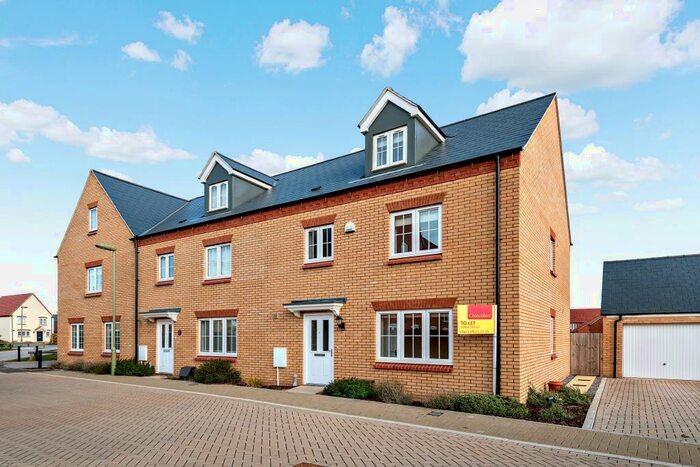 4 Bedroom End Of Terrace House To Rent In Fontwell Road, Bicester, OX26