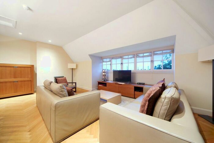 2 Bedroom Flat To Rent In Aberdeen Place, St. John's Wood, NW8