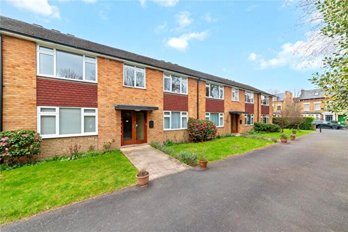 2 Bedroom Apartment For Sale In Carson Road, West Dulwich, London, SE21