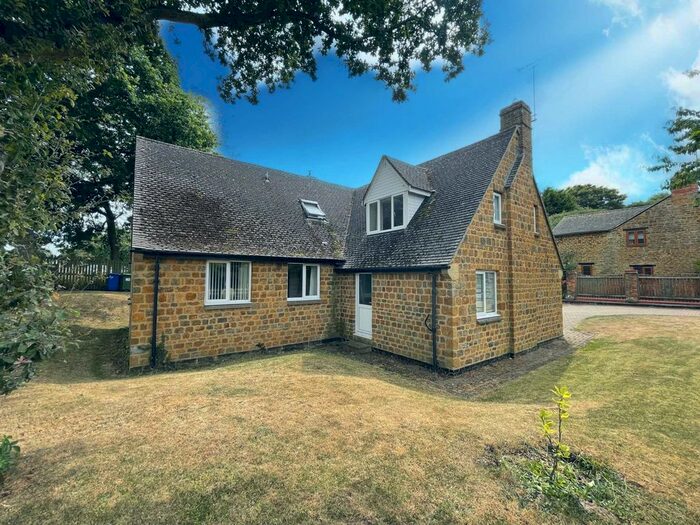 4 Bedroom Detached Bungalow To Rent In Main Street, Aston Le Walls, NN11