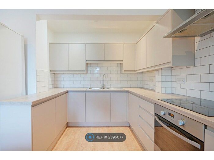 2 Bedroom Flat To Rent In Collegiate Crescent, Sheffield, S10