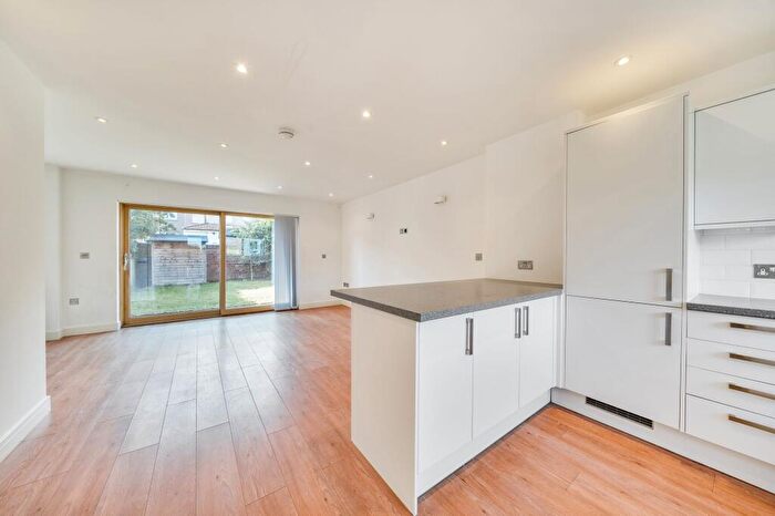 3 Bedroom Mews To Rent In Williams Mews, London, SE4