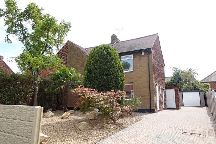 3 Bedroom Semi-Detached House To Rent In Shaftsbury Avenue, Woodlands, Doncaster, DN6