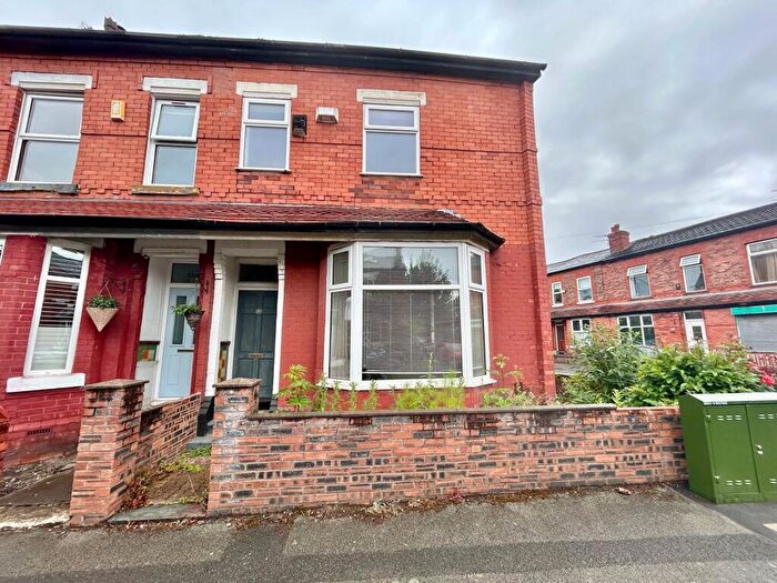 3 Bedroom Semi-Detached House For Sale In Ivygreen Road, Chorlton, M21