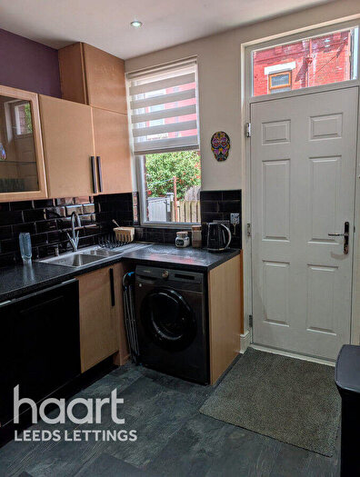 4 Bedroom Terraced House To Rent In Victoria Avenue, Leeds, LS9